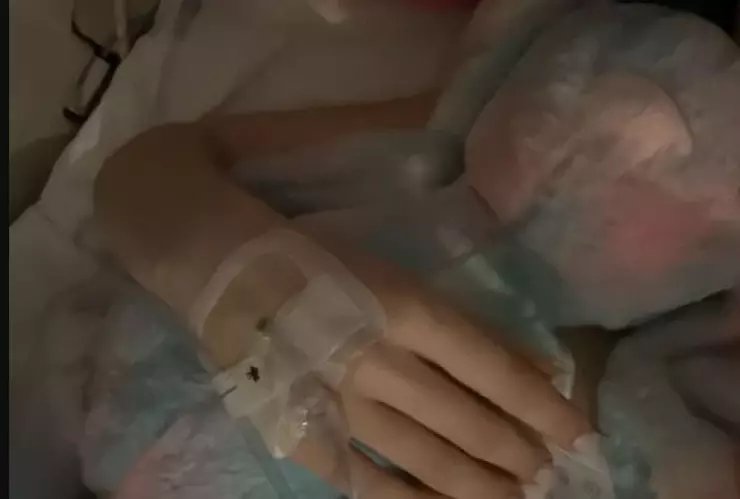 Hospitalizan de emergencia a Belinda y CANCELA su próximo concierto; ¿qué le pasó?