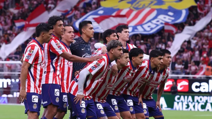 Jugadores de Chivas bajan de precio en el mercado