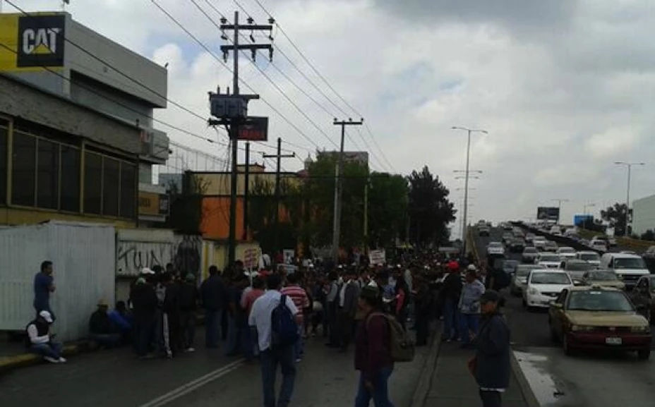 El STC Metro decidió cerrar las estaciones Hangares y Terminal Aérea, ante las protestas de maestros de la CNTE
