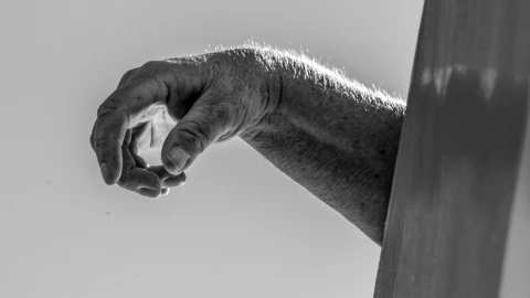 Sexagenario muere en hotel de paso de Cancún, acompañante pidió ayuda