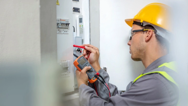 Estos trabajos no requieren título universitario y ganan miles