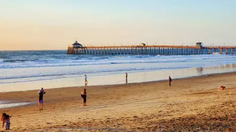 Declaran emergencia en playas de San Diego por aguas negras de México