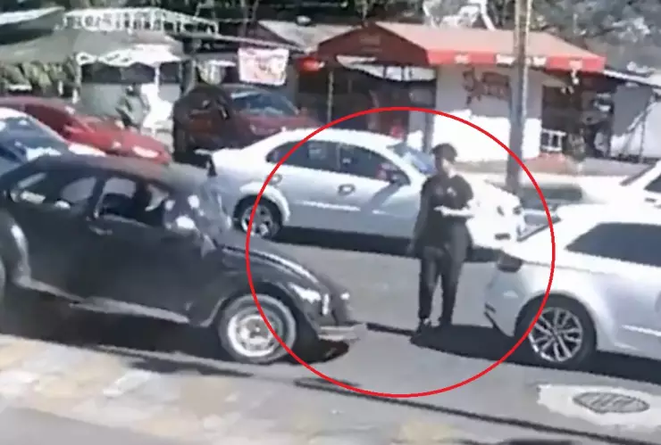 joven se salva de ser atropellado naucalpan edomex