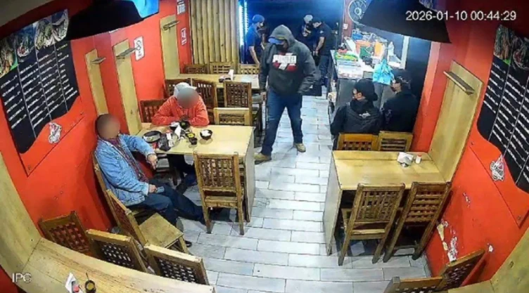 Captura de pantalla de video de asalto a taquería en Amozoc, Puebla el 10 de enero de 2026.