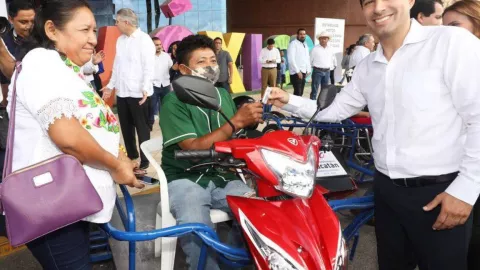 Entregan vehículos adaptados en comunidades de Yucatán