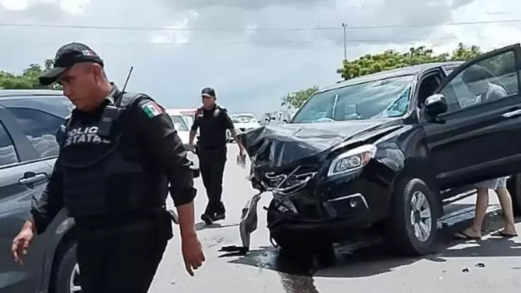 Conductor ocasiona fuerte accidente tras subir el puente de Anicabil