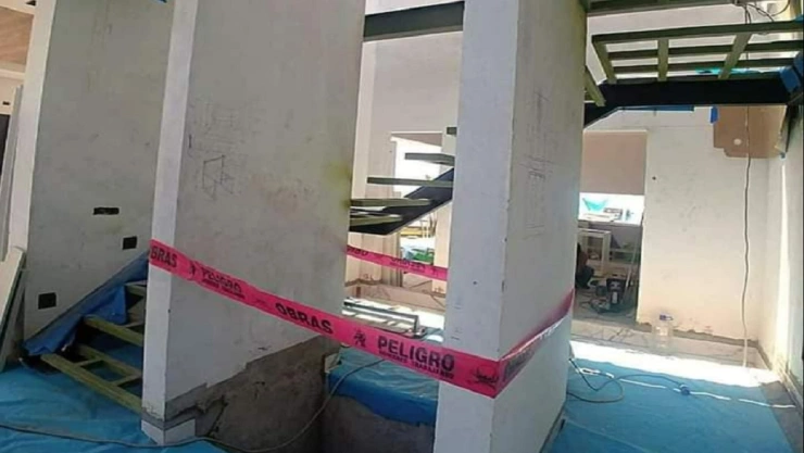 muere aplastado elevador