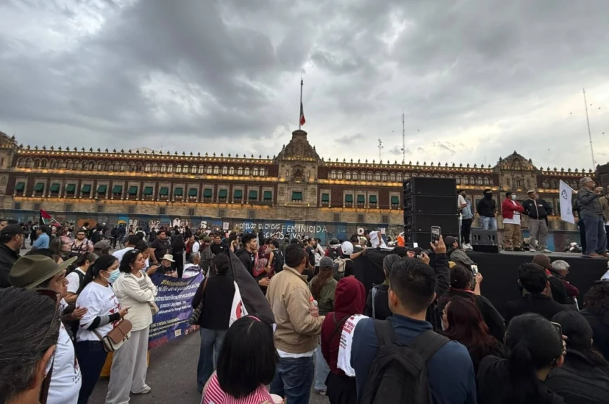 manifestantes-se-reunen-en-la-plancha-del-zocalo-cdmx.jpg