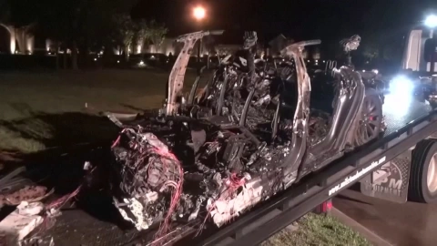 ¿Es seguro utilizar el sistema de conducción asistida? Varios accidentes de Tesla, incluído el ocurrido el 17 de abril de 2021 (arriba), han hechos que los reguladores de seguridad no quieran acelerar la adopción de automóviles autónomos.