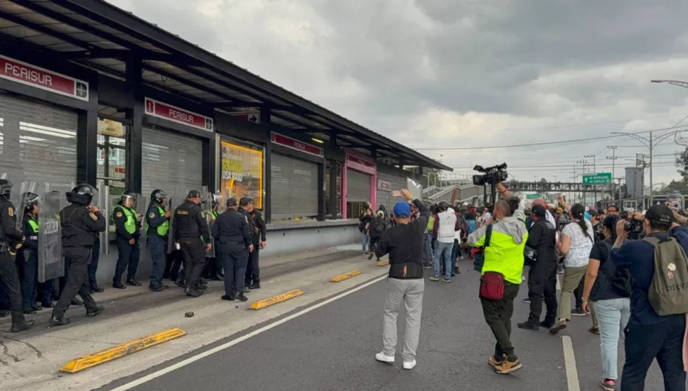 manifestantes en Perisur marcha gentrificación.jpg