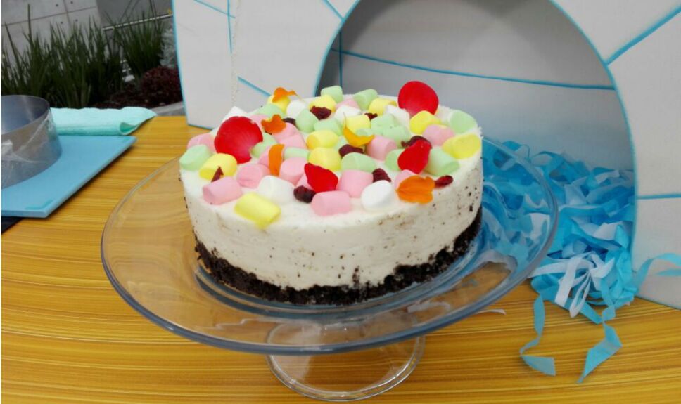 Pastel de chocolate y bombones