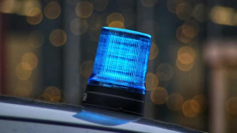 Choque frontal entre autobús y camioneta deja 6 muertos