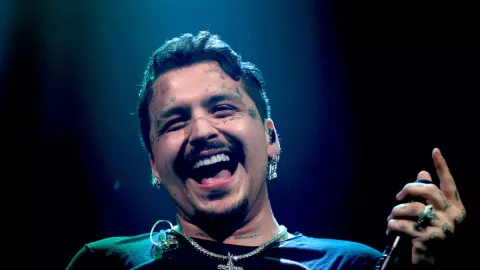 Christian Nodal fue reconocido como uno de los 50 hombres más bellos del mundo