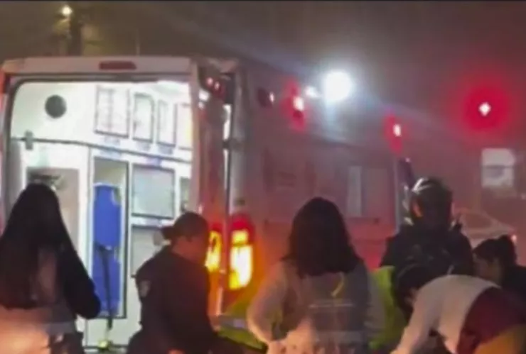 La mujer fue protegida por habitantes que evitaron que fuera fotografiada