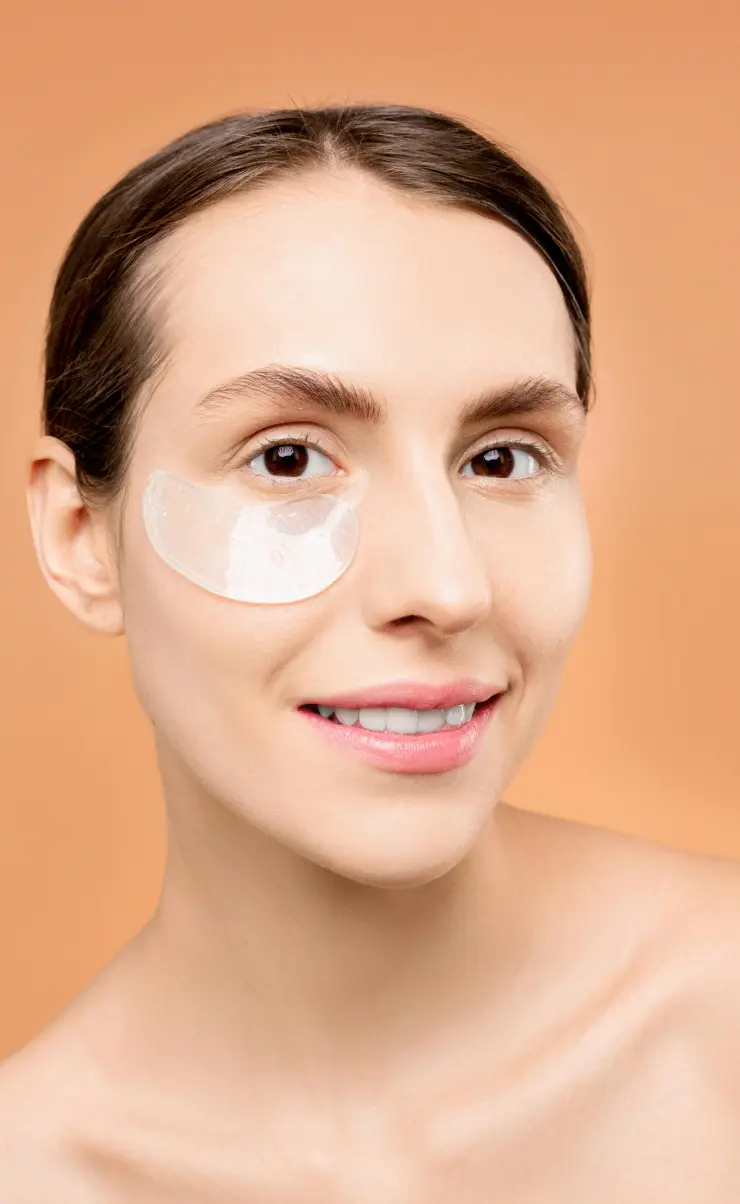 Los parches de cafeína ayudan a desaparecer las ojeras marcadas en minutos