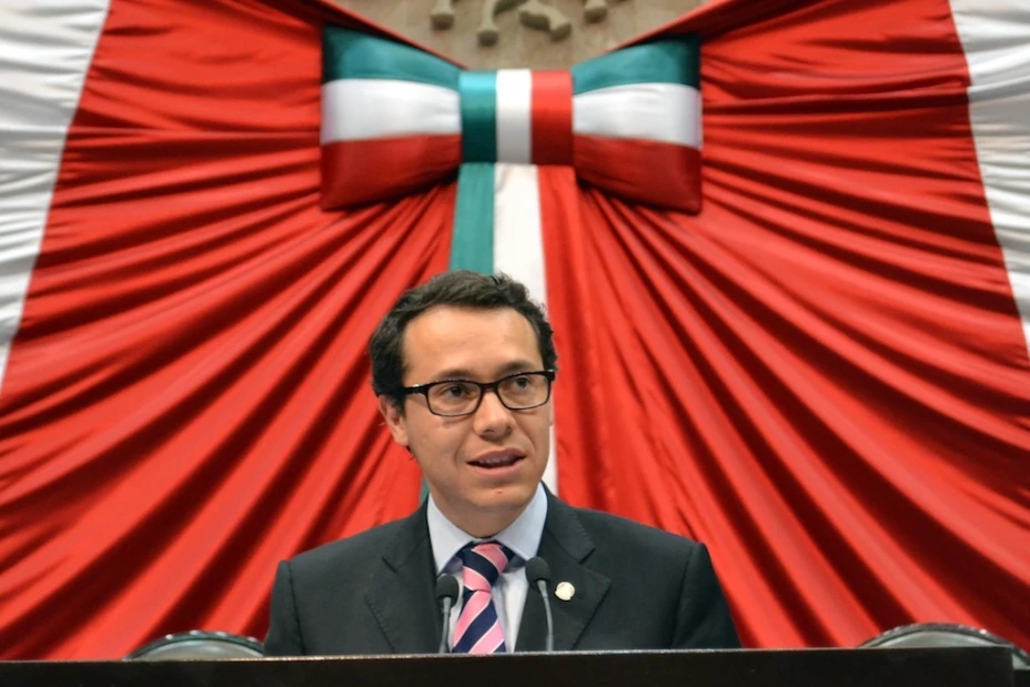 Zárate señaló que su renuncia se debe a la mafia de intereses en el partido para elegir a los candidatos a jefes delegacionales en el Distrito Federal.