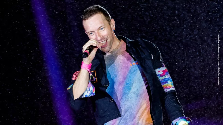 Chris Martin de Coldplay es diagnosticado con una infección pulmonar grave.