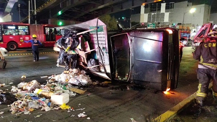 camioneta_basura_volcadura_churubusco.jpeg