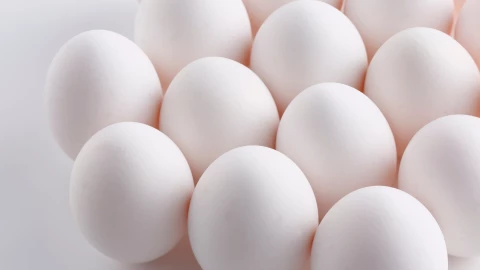 Mujer se hizo limpia con un huevo en tienda.png