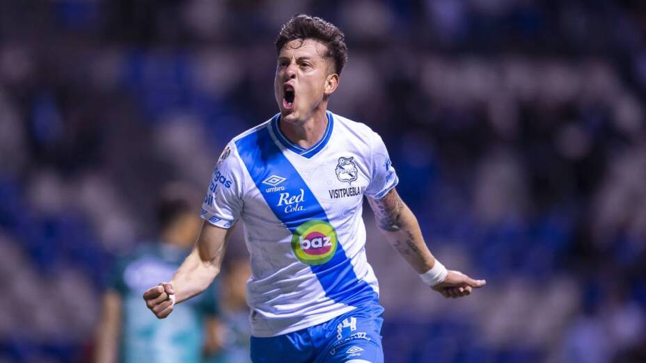 Gol de Araujo a León.jpg