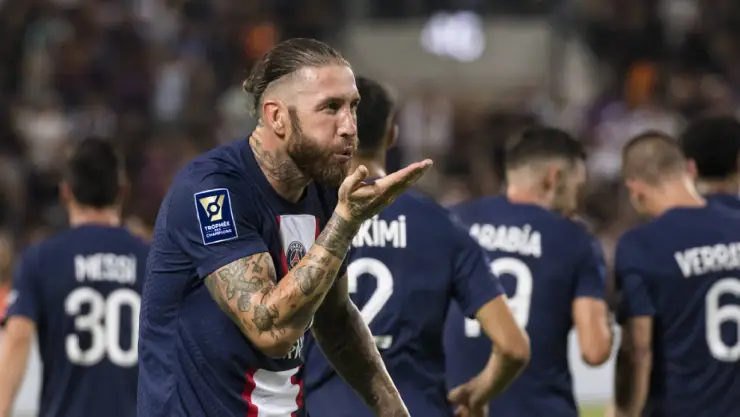 Sergio Ramos celebran un gol con el PSG