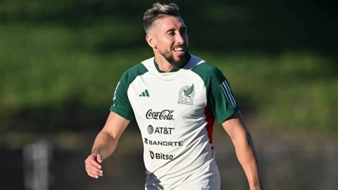 H&eacute;ctor Herrera entrena con la Selecci&oacute;n Mexicana