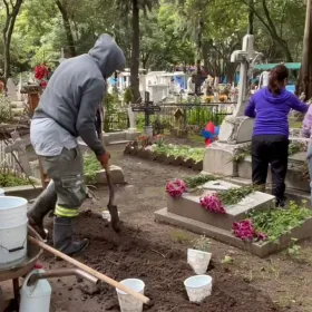 Día del Padre en CDMX: Capitalinos festejan a sus seres queridos en el Panteón de Xoco