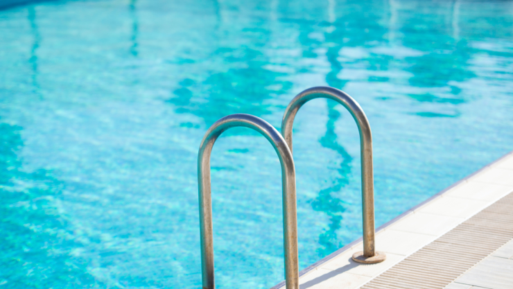 Niña muere ahogada en alberca de Veracruz