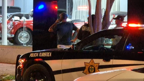 Pasó en Paseo de Montejo: Turista iba manejando su bicicleta y de pronto fue GOLPEADA por un camión; esto pasó después