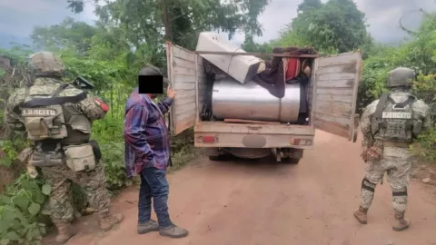 Detienen a hombre con material para drogas en Culiacán