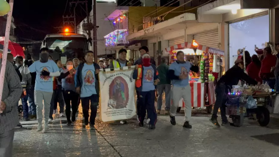 Peregrinos recorren las calles de Poza Rica