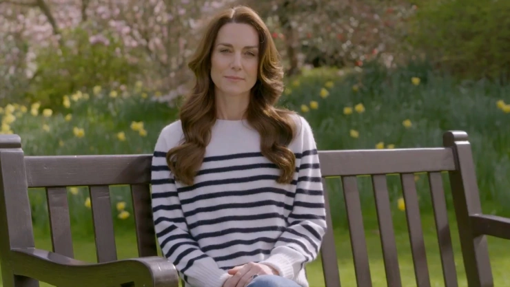 Catherine, la princesa de Gales sentada hablando sobre su estado de salud