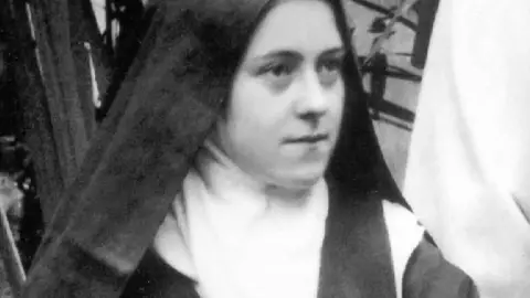 Esto es lo que se le puede pedir a Santa Teresita del Niño Jesús: Oración y qué hizo