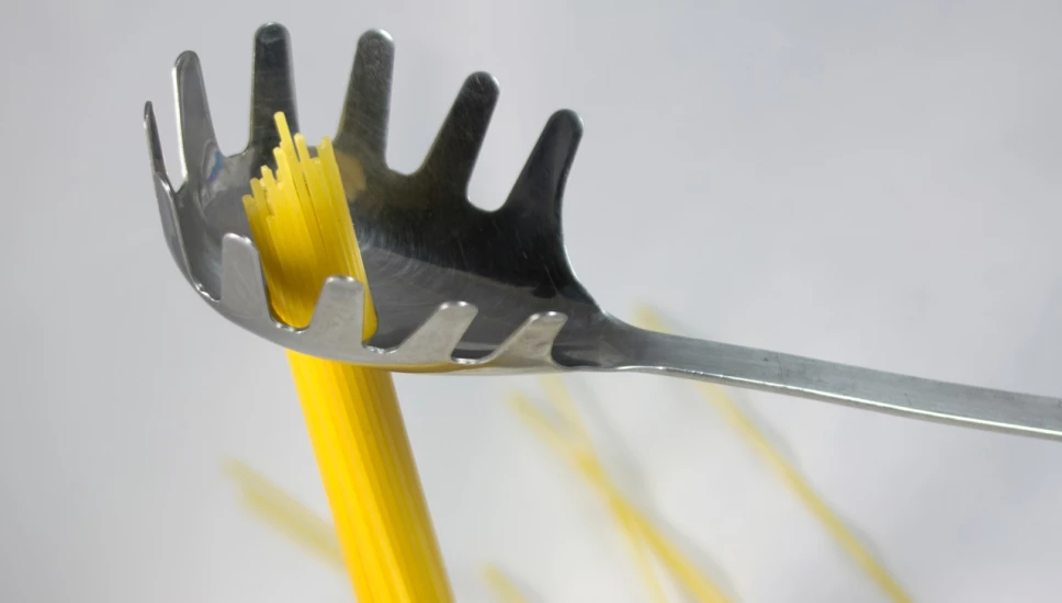 El agujero en las cucharas de spaghetti no suele ser utilizada por la gente