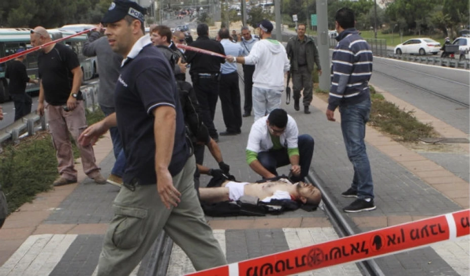Un miliciano de Hamas embistió el miércoles con una camioneta a una multitud que aguardaba un tren en Jerusalén