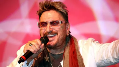 ¡Luto en la música! Muere vocalista de esta legendaria banda de rock a causa de una enfermedad incurable; esto sabemos.jpg