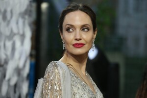 Angelina Jolie es captada con su ex, Jonny Lee Miller