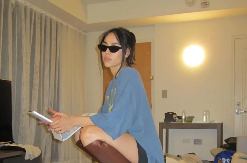 Danna con lentes.jpg