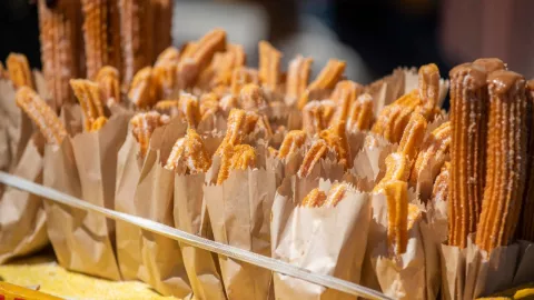 Policías tiran canasta con churros