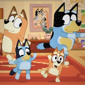 4 peluches de Bluey, Bingo, Coco y Snickers que todo fan de la serie debe tener.jpg