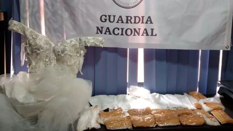 Vestido de novia con metanfetamina oculto