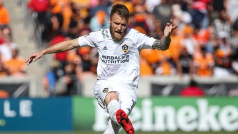 LA Galaxy expulsa a jugador por comentarios racistas de su esposa