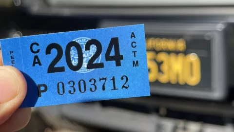 Un ticket de turno del DMV.