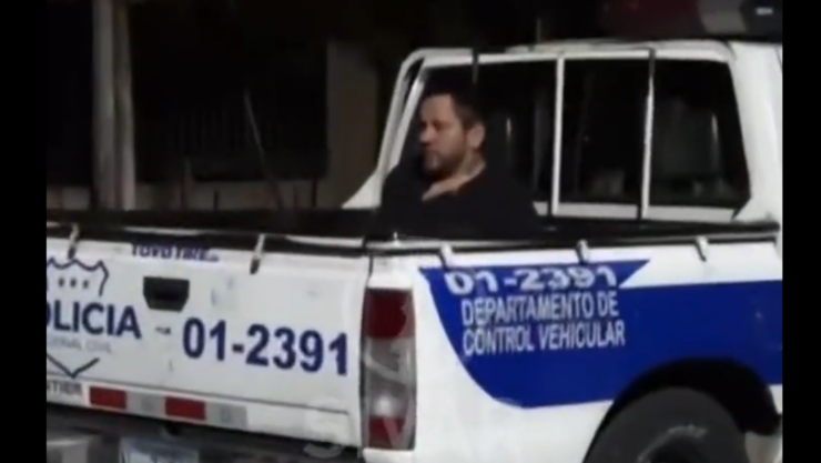 Hombre arrestado pide que borren WhatsApp antes de entregarle teléfono a su esposa.png