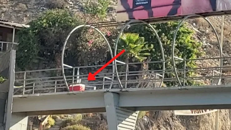 ÚLTIMA HORA: Encuentran presunta cabeza dentro de hielera abandonada en puente peatonal de Tijuana.