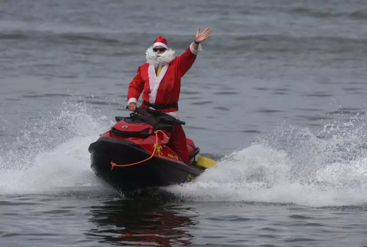 Así es como festejan la Navidad en países tropicales.
