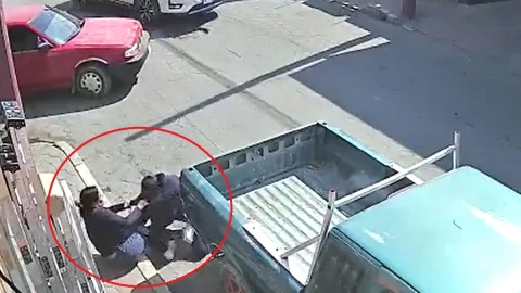 mujer somete a su asaltante morelos