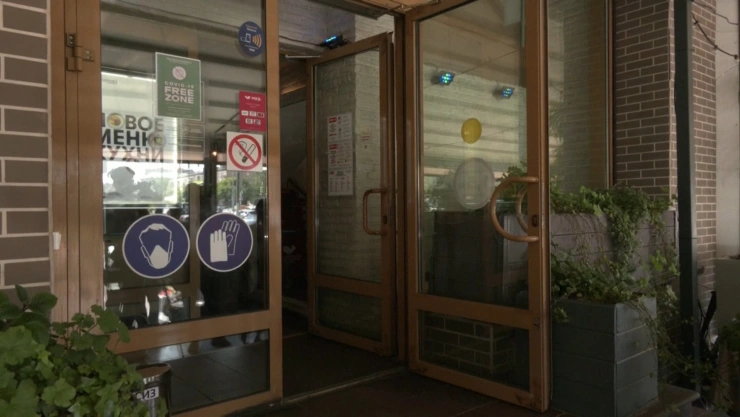 En Moscú restaurantes y bares solo atenderán a vacunados contra COVID.