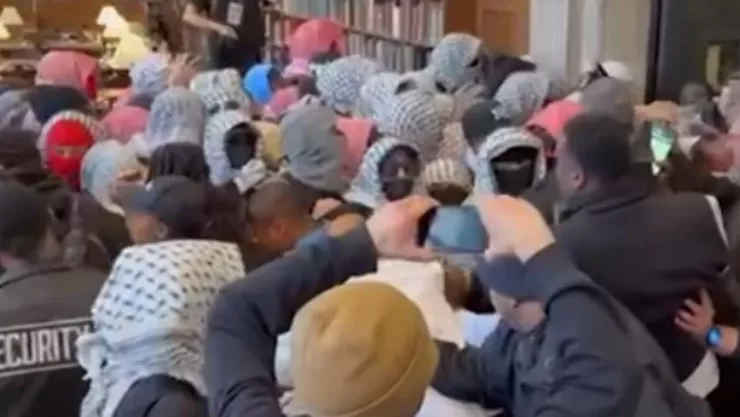 Manifestantes a favor de Palestina proponen renombrar la Biblioteca de la Universidad de Columbia