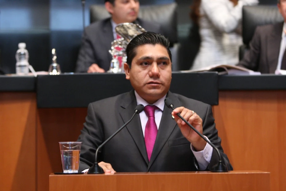 senador se va para gobernador